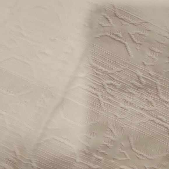 Beautiful white Vineyard Vines shorts with unique design size 4! - Picture 2 of 12